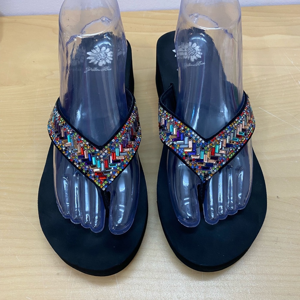 Yellow Box Skyllah sz 8.5 Black Base Beaded Multicolor V‑Strap Flip Flop Sandals